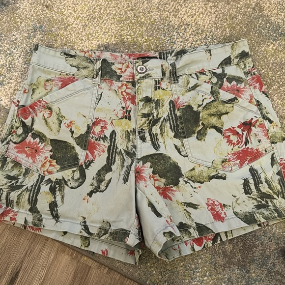 Supplies by Union Bay print shorts, size 12. - Picture 5 of 6